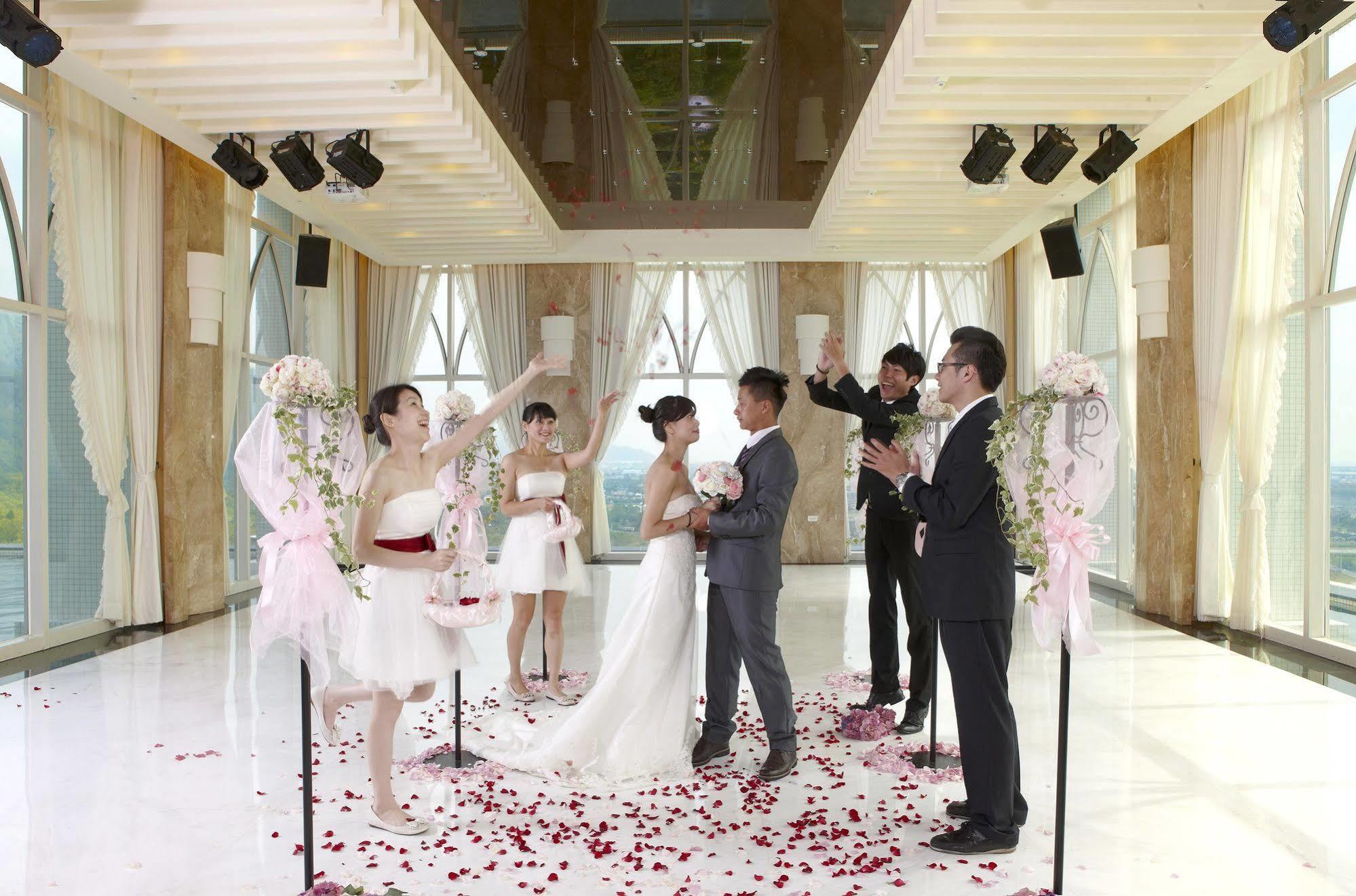 エバーグリーン リゾート ホテル ジャオシー 礁渓郷 エクステリア 写真 A wedding in the Sky Chapel