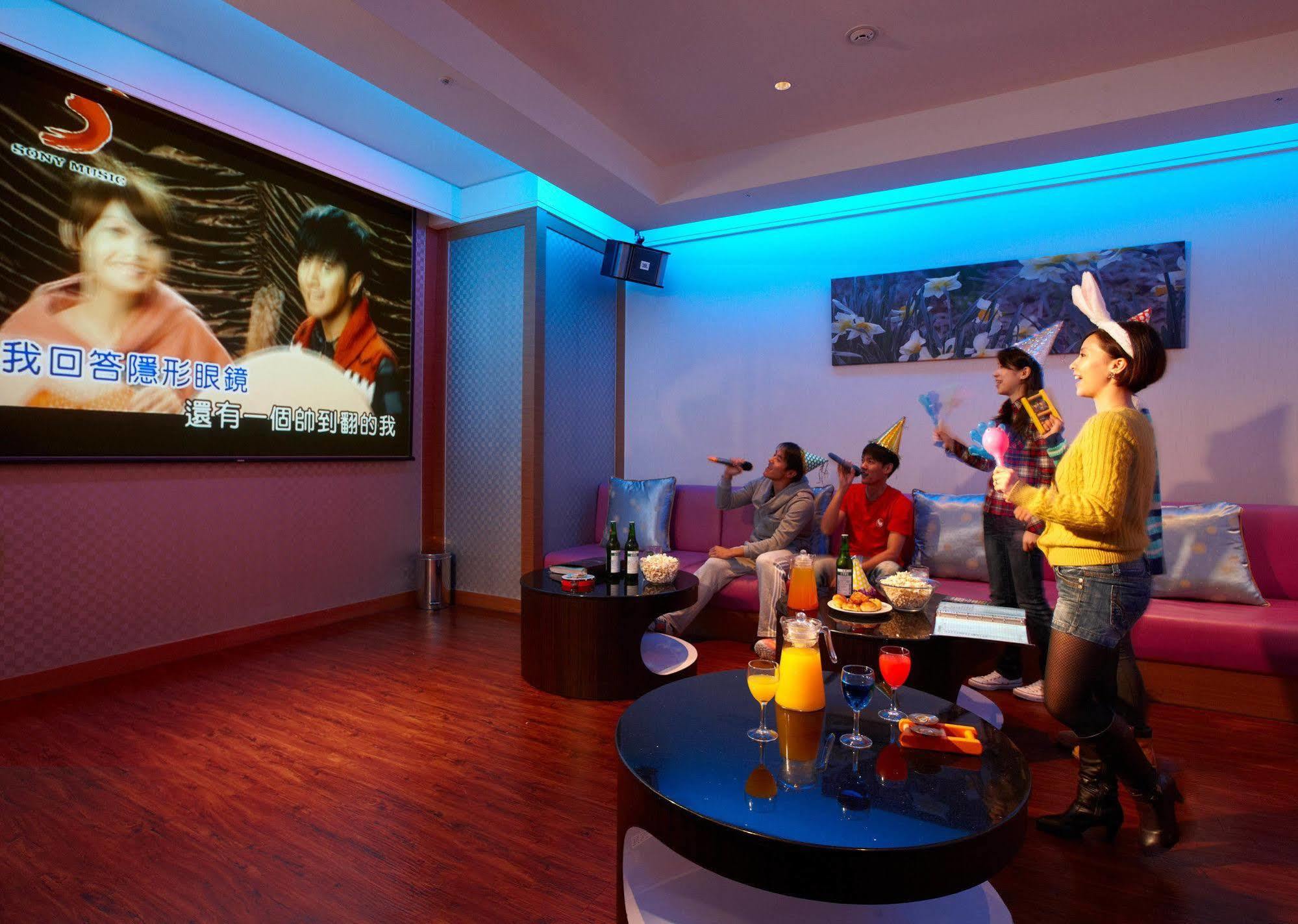 エバーグリーン リゾート ホテル ジャオシー 礁渓郷 エクステリア 写真 Karaoke in Seoul, South Korea