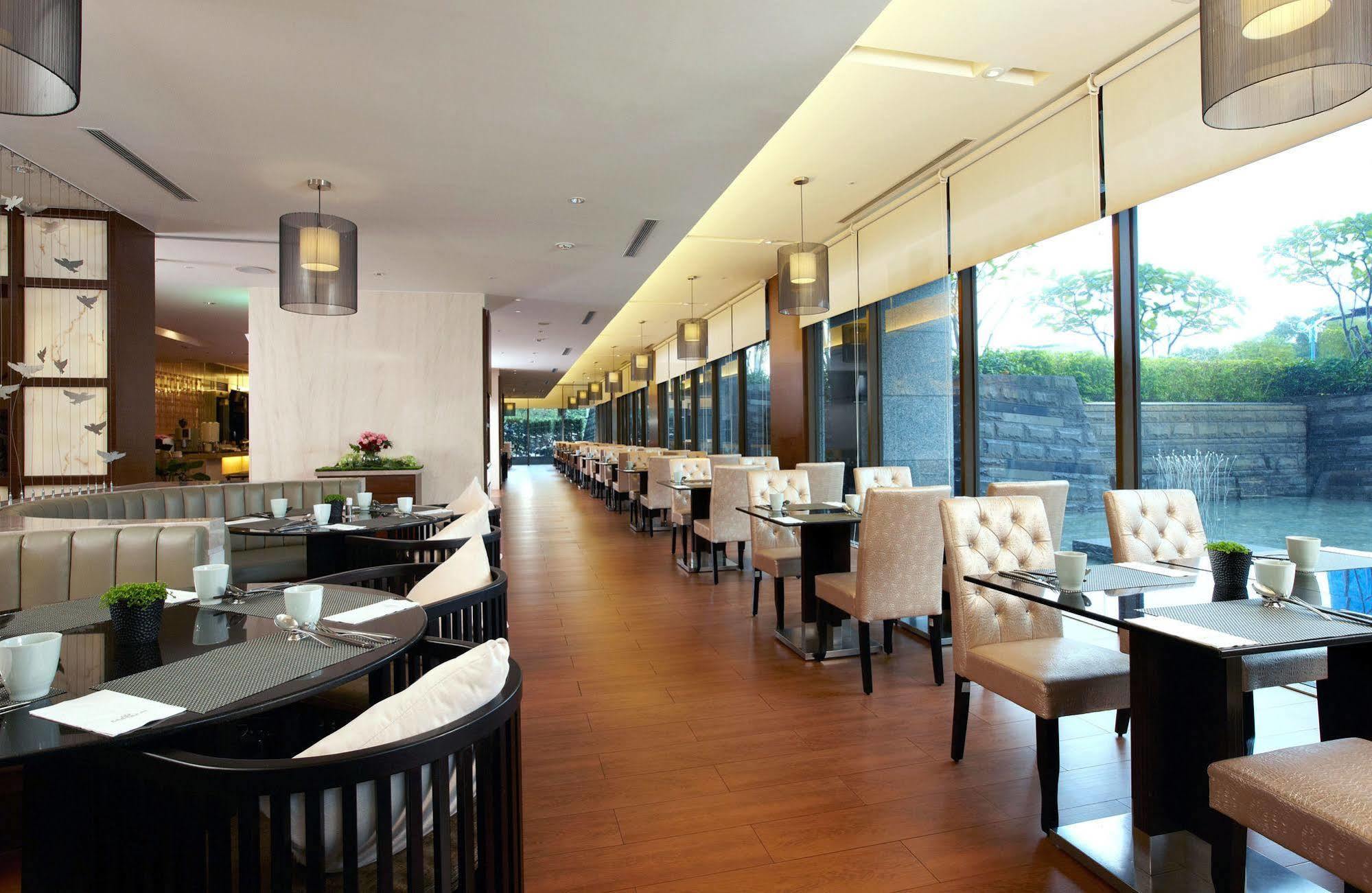 エバーグリーン リゾート ホテル ジャオシー 礁渓郷 エクステリア 写真 The interior of the restaurant